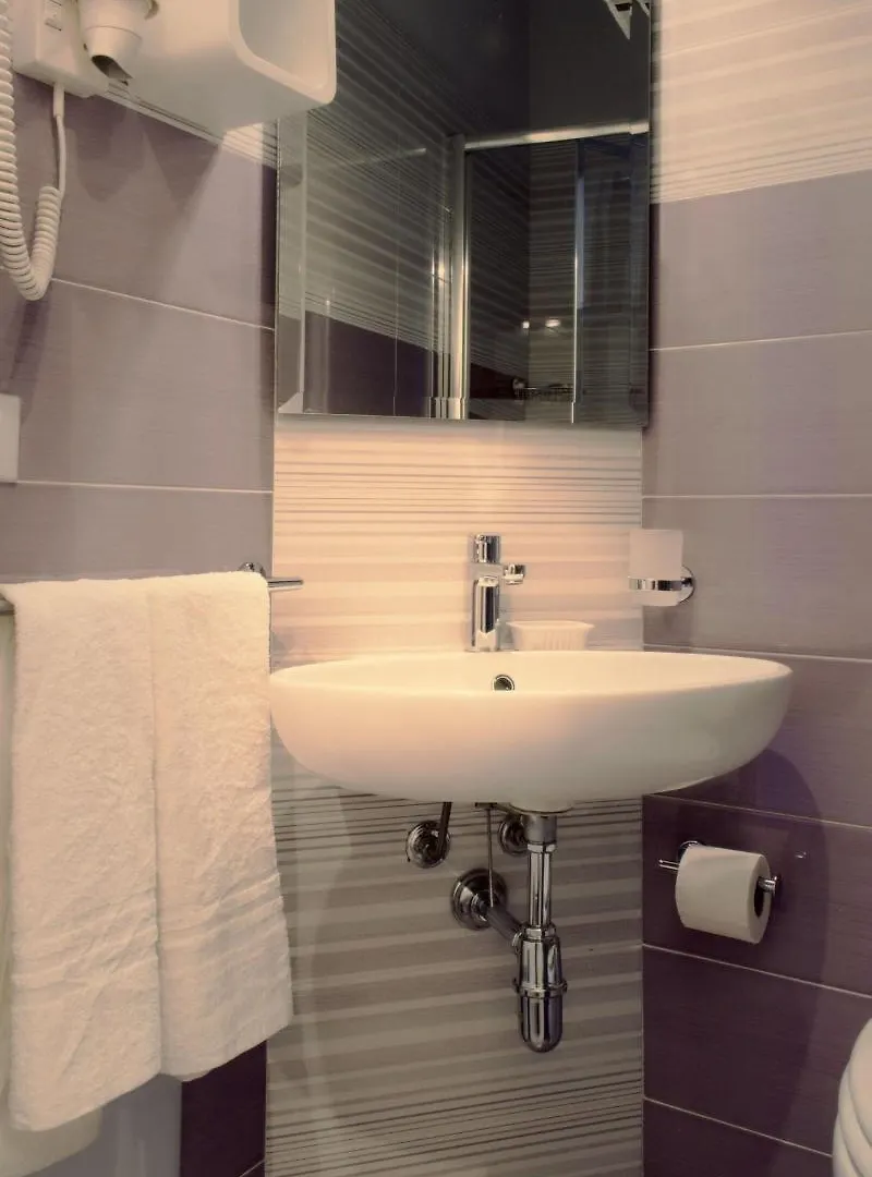 ***  パレルモ アル デコーロ Bed & Breakfast イタリア