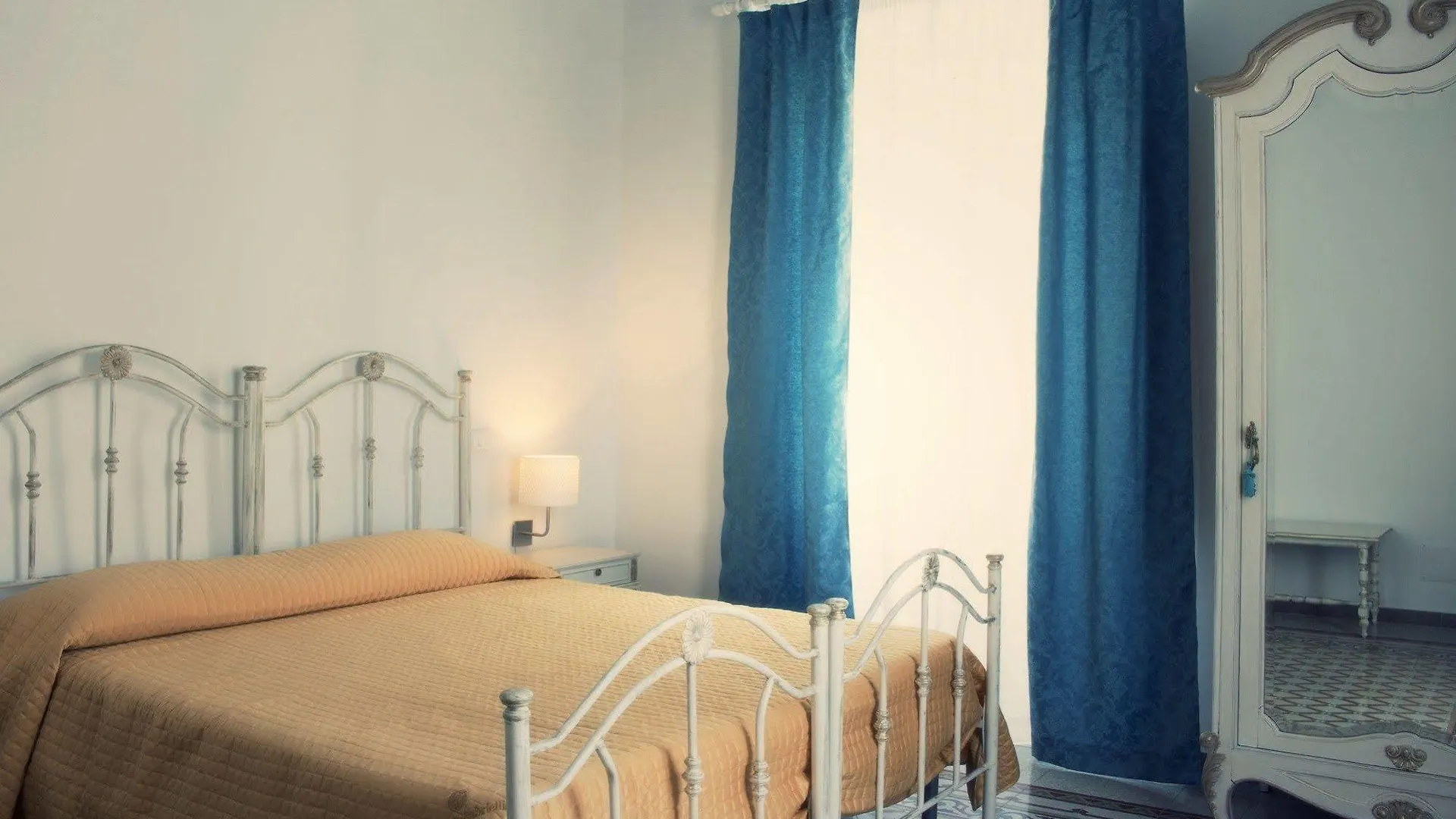 Bed & Breakfast Bed and Breakfast Al Decoro Palermo